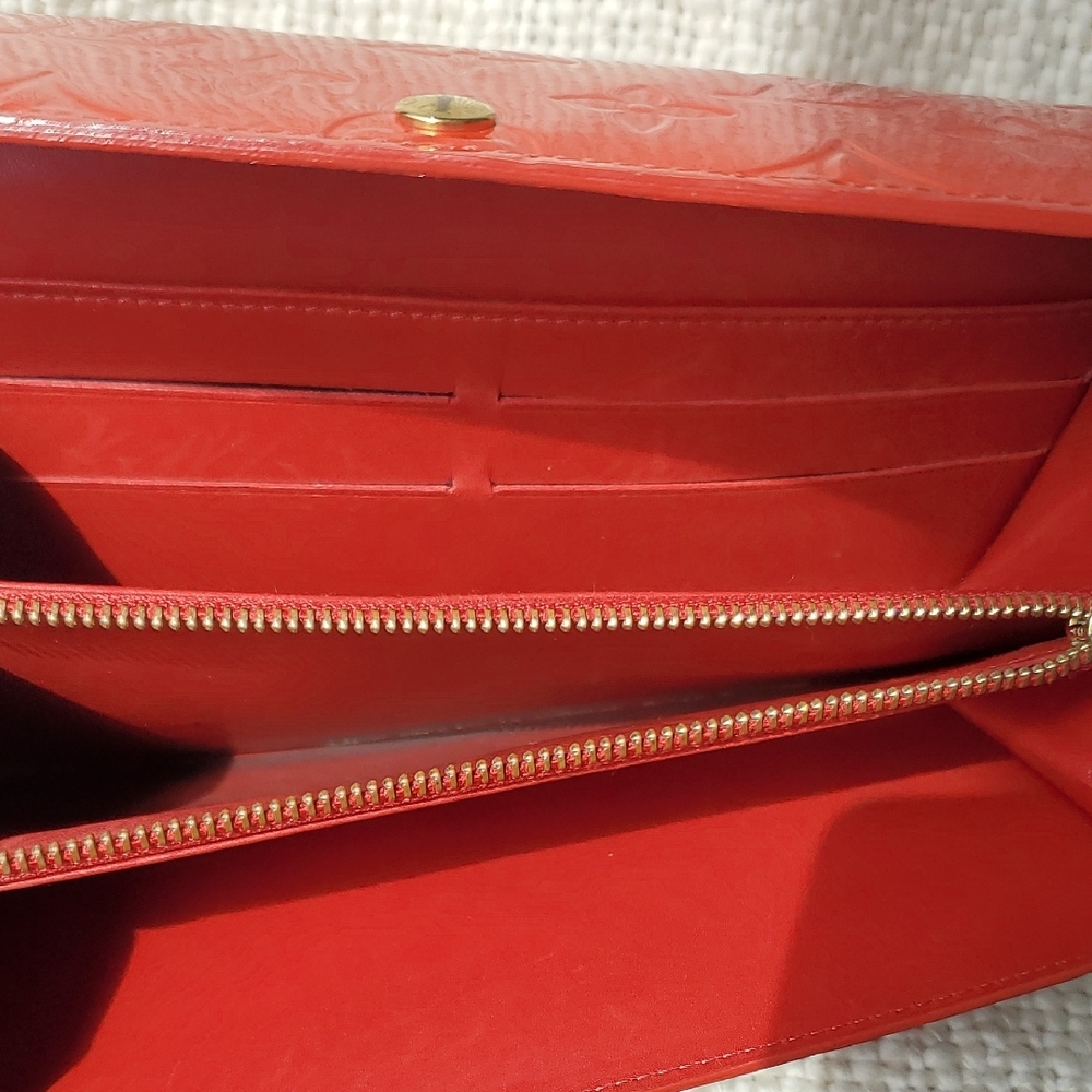 Louis Vuitton Red Wallet - Picture 17 of 17